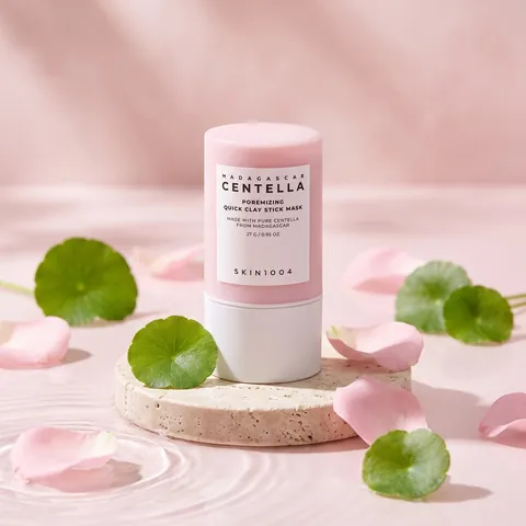 SKIN1004 Clay Stick Mask con hojas de centella y pétalos
